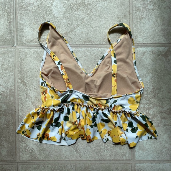 Kortni Jeane Medium V-Neck Top Yellow Floral - Picture 2 of 4